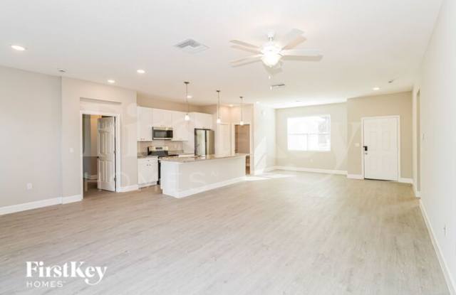 2727 Rockford Avenue Southeast