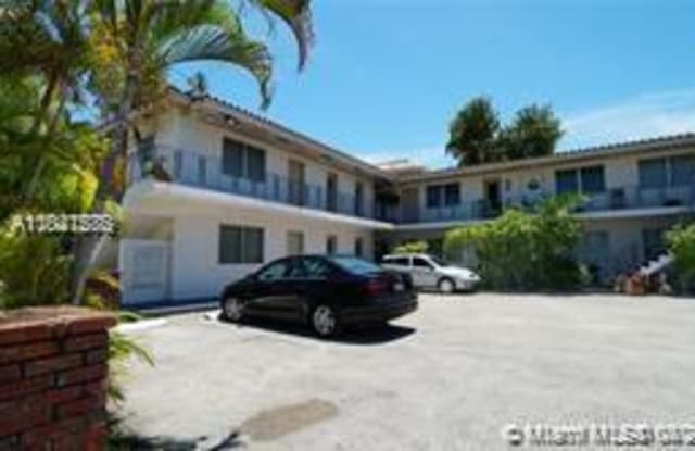 236 N Madeira Ave - 236 Madeira Ave, Coral Gables, FL 33134