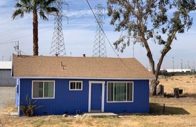 Two Bedroom Country Cottage Available in Tracy!