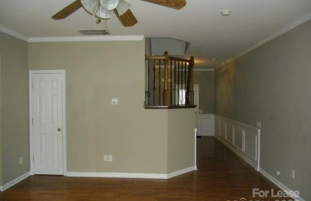 10236 Garmoyle Street