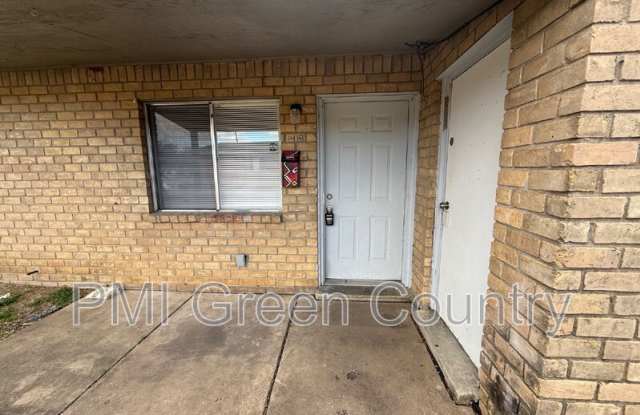 Photo of 1418 S 73rd East Ave