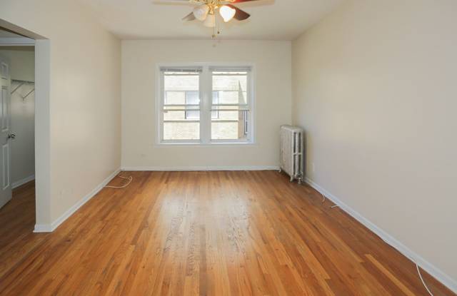 3912-28 N Pine Grove