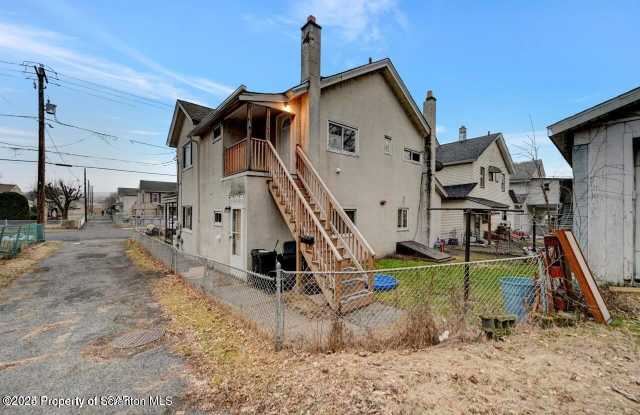 1235 Diamond Ave. (top right)