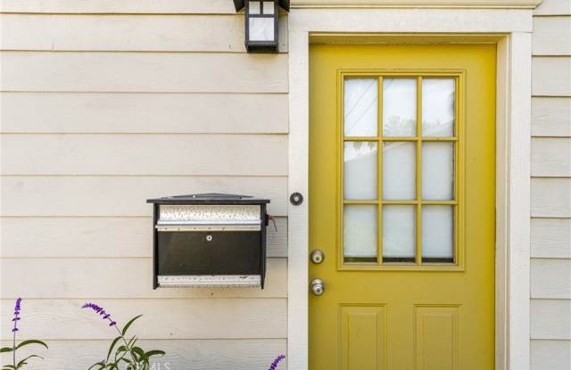 126 W Sycamore Street