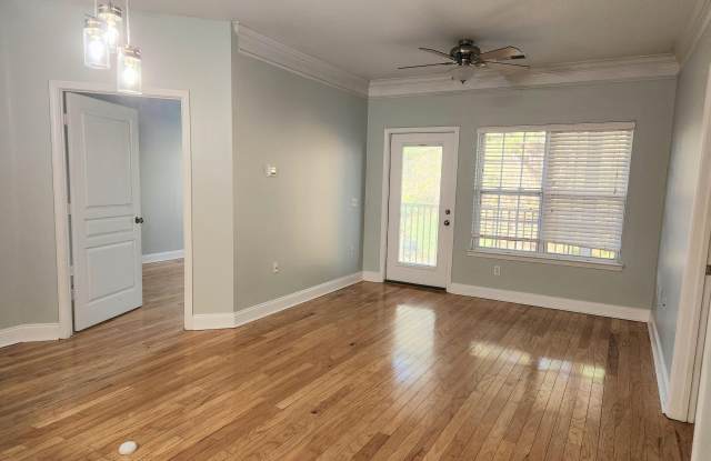 Photo of 2021 Basildon Road unit: 2021