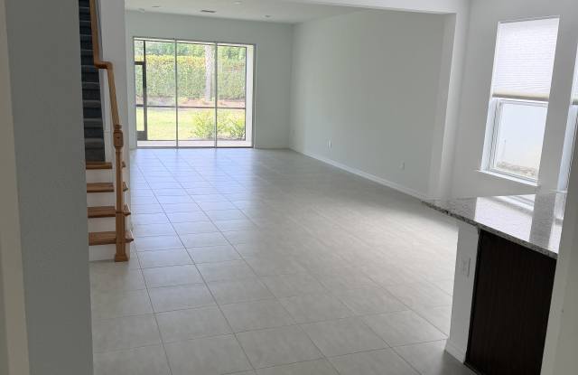 15077 Shady Palms Ln