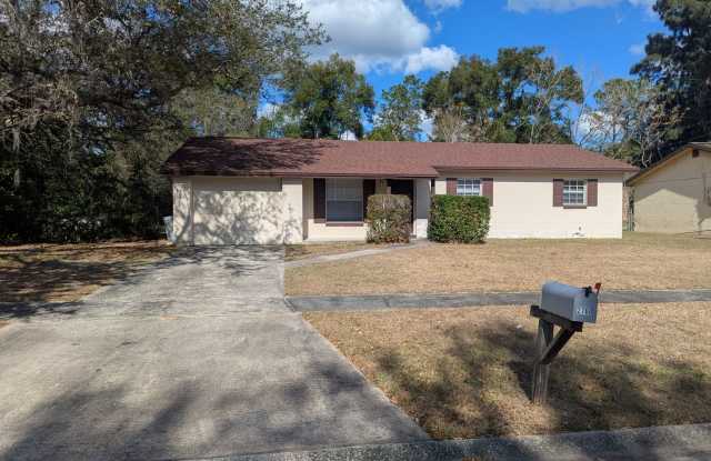 Photo of 3 Bedroom House For Rent, Lawncare included.