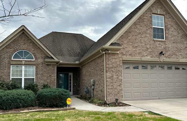 Large Townhouse in Stonewall Farms in Hixson