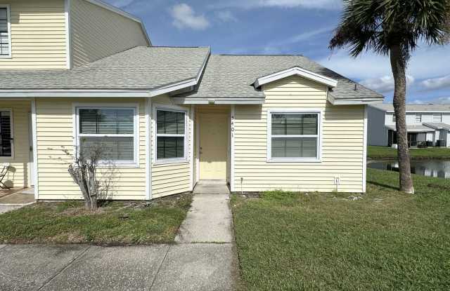 Quaint 2BR/2BA Citrus Park End Unit Condo in Hampton Park