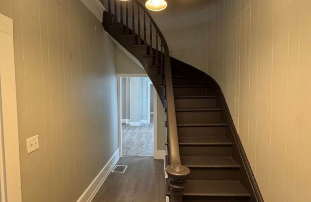 Spacious Four Bedroom House Close to Downtown Lafayette!