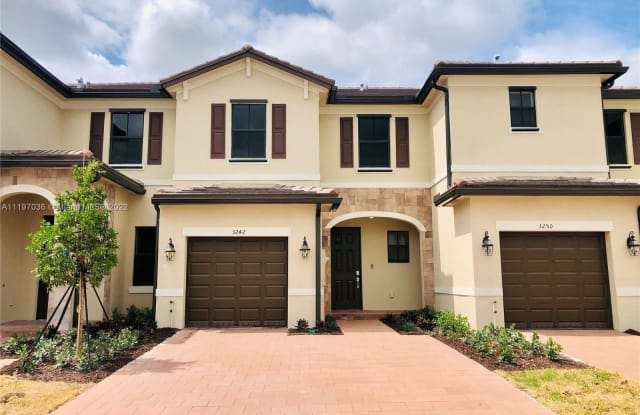 3242 W 108th St - 3242 W 108th St, Hialeah, FL 33018