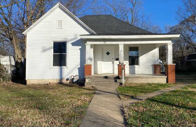 Photo of 3bed/1 bath, 1184 sqft home! 1203 W State St in Springfield MO.