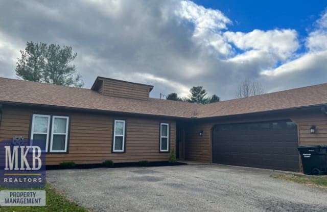 3711 Glade Hill Circle - 3711 Glade Hill Circle Northeast, Roanoke County, VA 24012