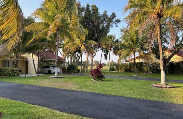 16249 Laurel Dr