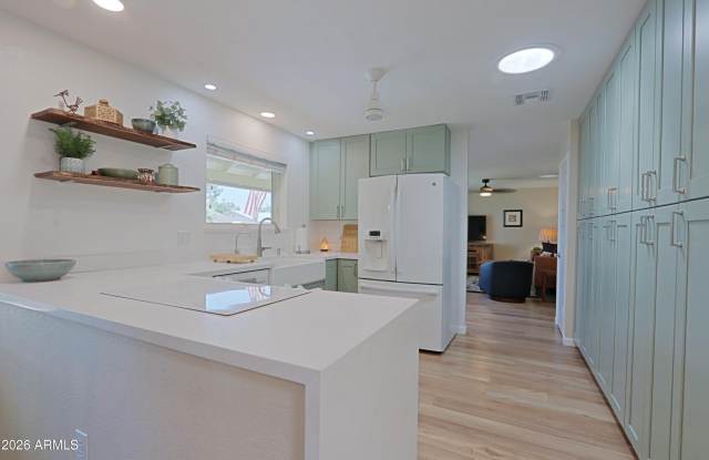 703 E AUBURN Drive