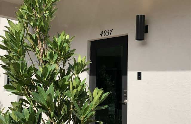 Photo of 4937 NW 84th Ave