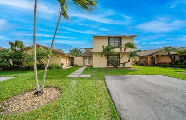 9068 SW 129th Ln - 9068 Southwest 129th Lane, Kendall, FL 33176