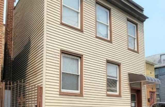 Photo of 122 Cross St