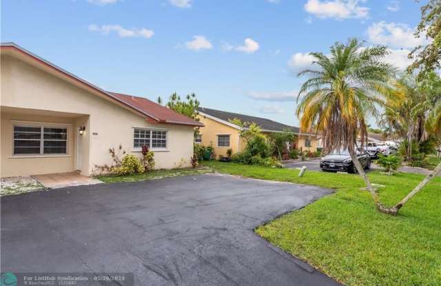 7656 NW 73rd Ter