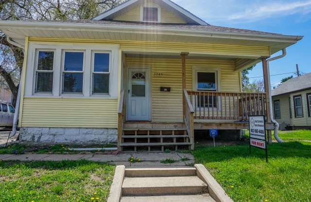 Spacious 3 bedroom Home - 3045 Vine Street, Lincoln, NE 68503