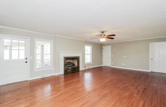 302 Ridgedale Drive Southeast