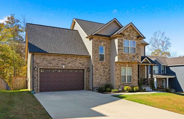 Dog Friendly Three Bedroom with Bonus in Sango!