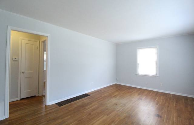 December FREE On This Updated 2 Bedroom 1 Bath Home in Roeland Park