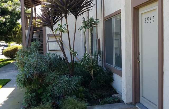 Photo of San Carlos (next to Mission Trails) 2 bed 1 bath Townhouse with Patio, Pool