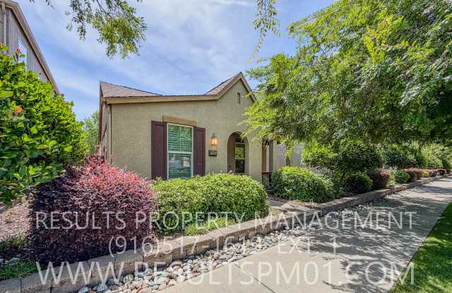 Adorable West Roseville 3 Bed 2 Bath