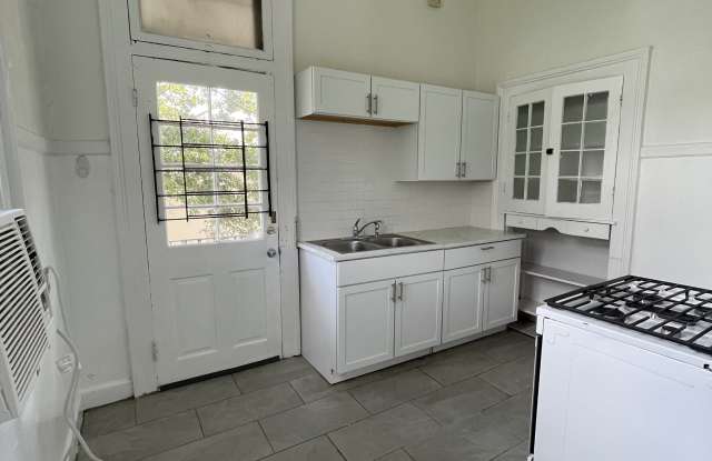 4018 Coliseum St Back Upper Left Unit