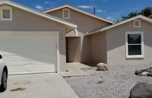 949 Rosalie Avenue - 949 Rosalie Avenue, Las Cruces, NM 88005