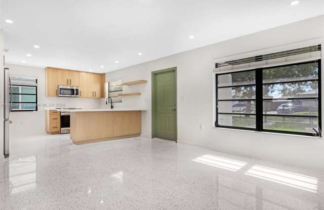 370 NW 61st Ave