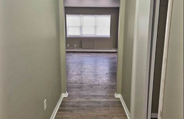 Photo of Large 2 bedrooms, 1 bathroom