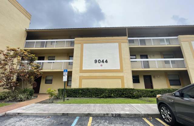 9044 NW 28th Dr #3-106