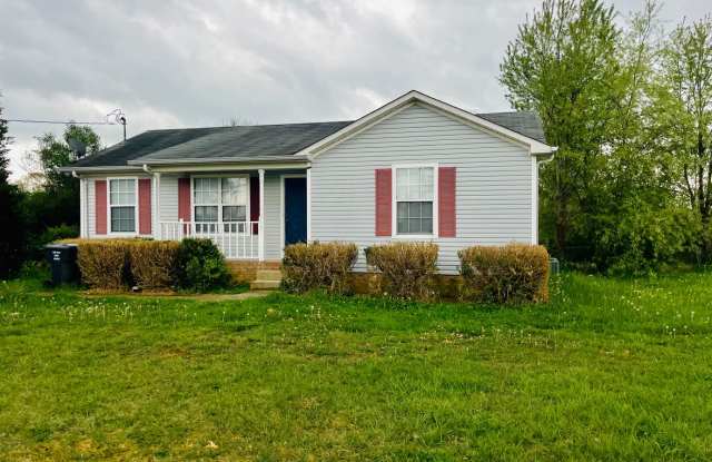 Adorable Oak Grove Home - 717 Polk Avenue, Oak Grove, KY 42262