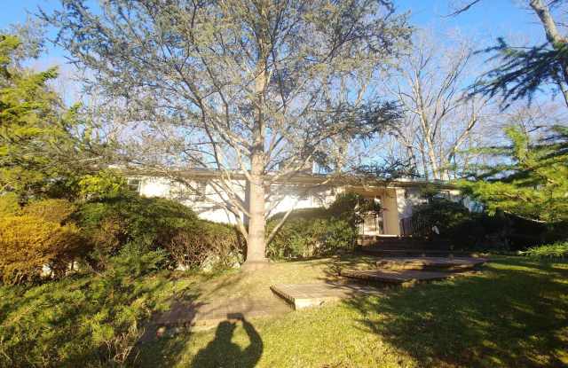 1429 LABURNUM Street