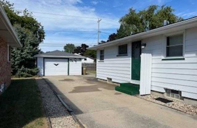 Charming 3 Bedroom, 1.5 Bath Home on the South Side of Kenosha