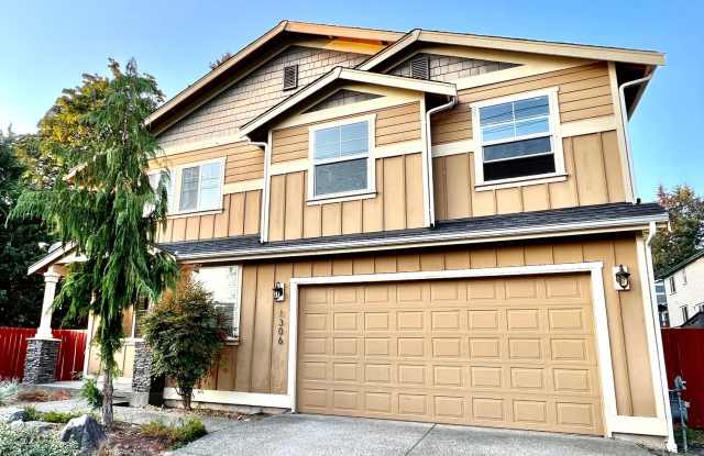 4 Bedroom Home / Tumwater Schools / Fenced Backyard