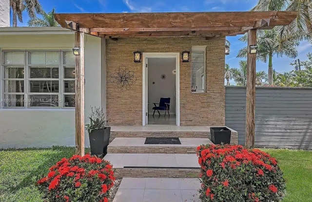 Photo of 715 Hollywood Blvd