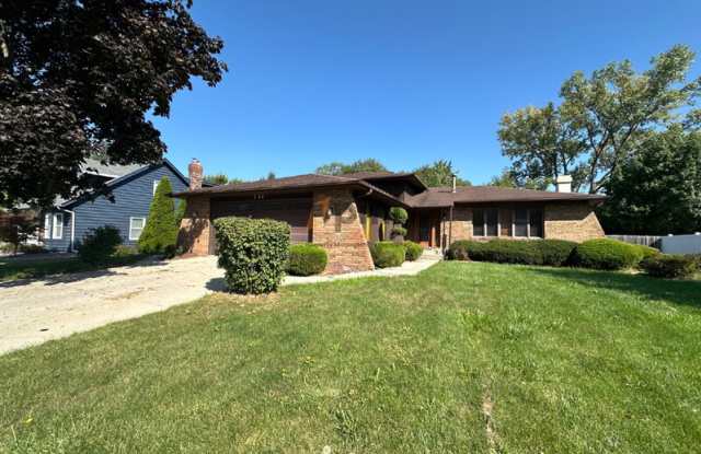 334 Little John Dr