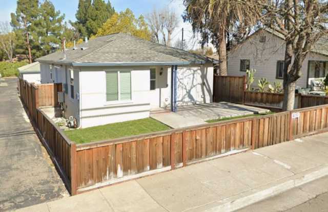 4059 Vineyard Avenue