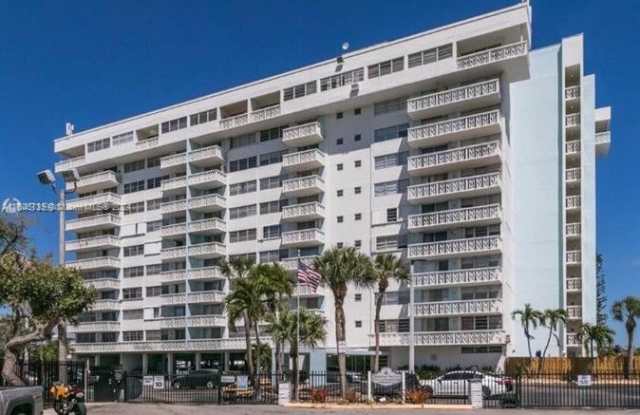 13155 Ixora Ct