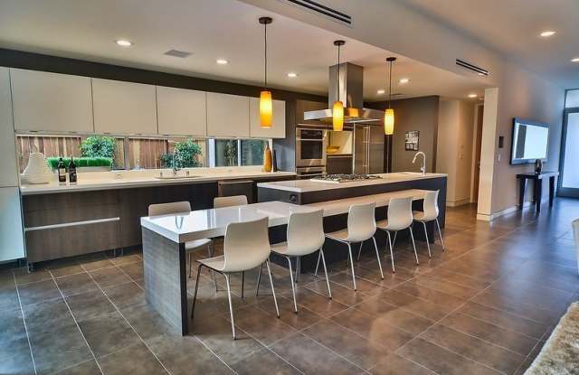 16500 Moorpark Street