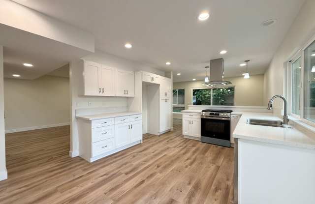 Photo of Spacious 5-Bedroom, 2-Bath Retreat in Quiet Oxnard Neighborhood
