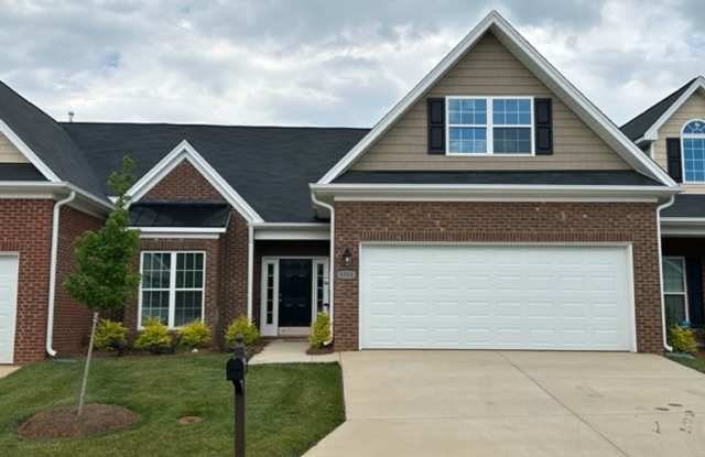 Townhouse / Whitsett - 6544 Donahue Drive, Guilford County, NC 27377