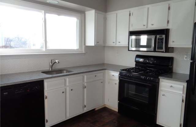 101 GREENRIDGE Circle