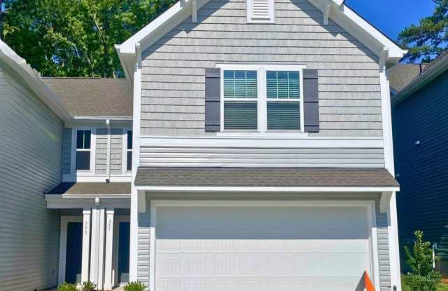 Beautiful & Spacious 3Bed Paired Home minutes from I-85