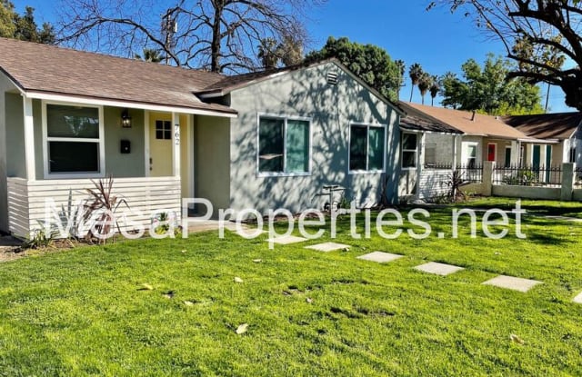 762 S Currier St