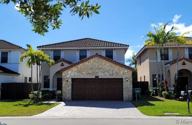 9754 NW 10th St - 9754 Northwest 10th Street, Fountainebleau, FL 33172