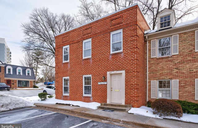 1311 VINCENT PL #19